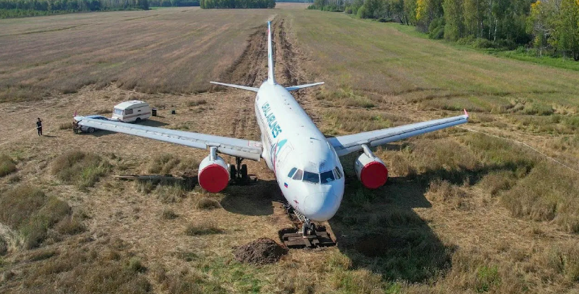 Фото Следком установил вину пилота севшего в поле под Новосибирском самолёта 2 - Сиб.ФМ Фото Следком установил вину пилота севшего в поле под Новосибирском самолёта 2